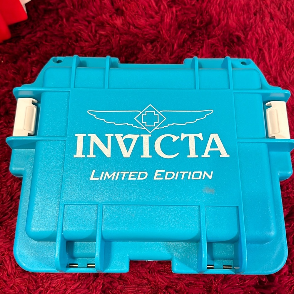 Invicta 38mm Grand Diver Diamond Accented. Goldtone